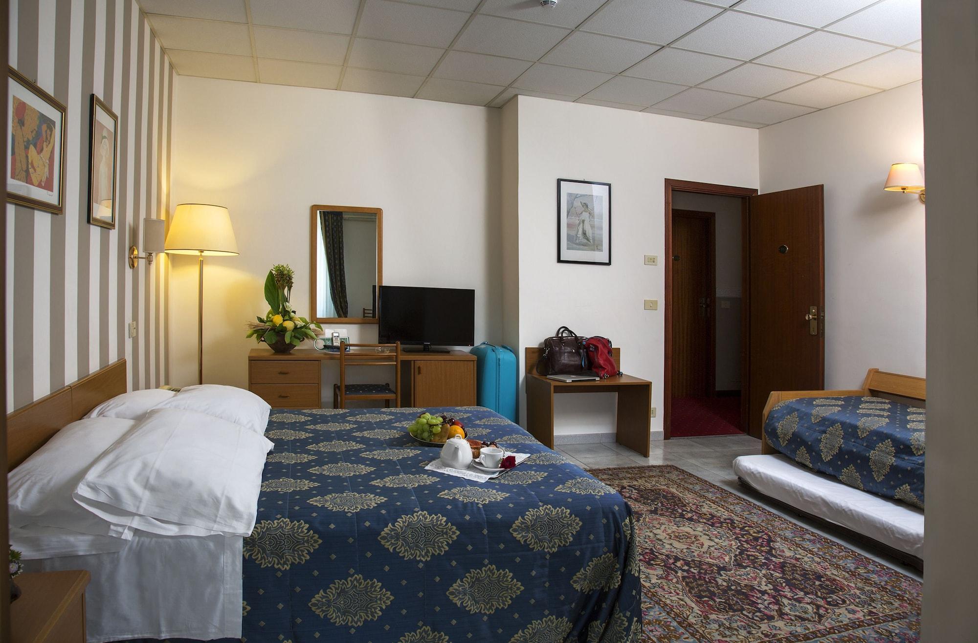 Hotel Redebora Torregrotta Kültér fotó