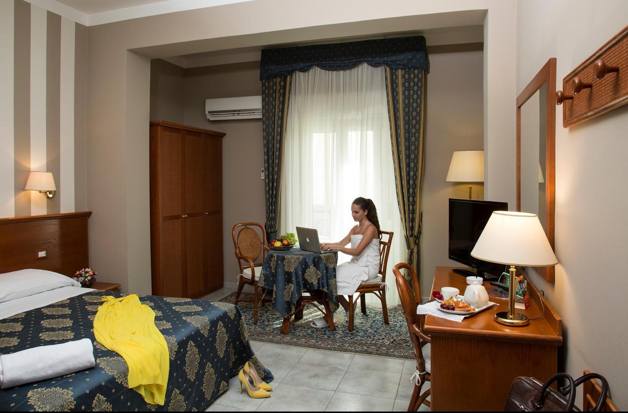 Hotel Redebora Torregrotta Szoba fotó