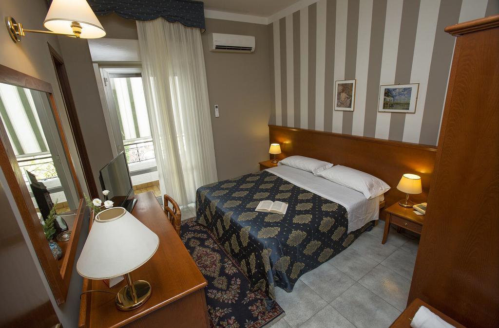 Hotel Redebora Torregrotta Kültér fotó