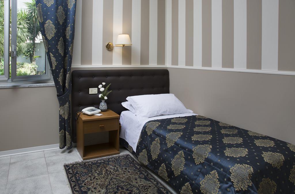 Hotel Redebora Torregrotta Kültér fotó